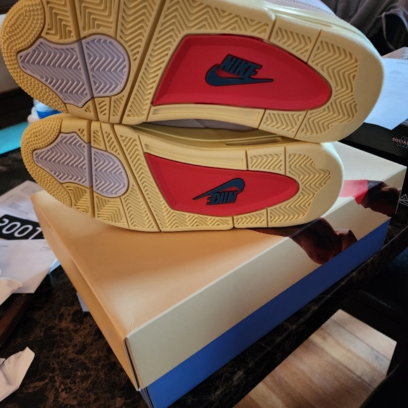 DS Size 9 Jordan 4 Guava Ice - Picture 6 of 7